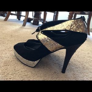 Sparkly gold silver black heels!
